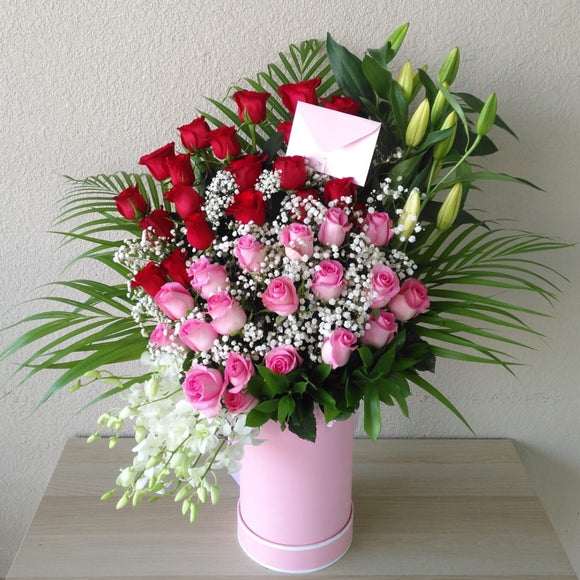 Pink round box - Flowers arragemnt