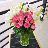Flowers arrangement in a vase