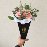 Light pink roses - Black Cone