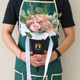 Light pink roses - Black Cone