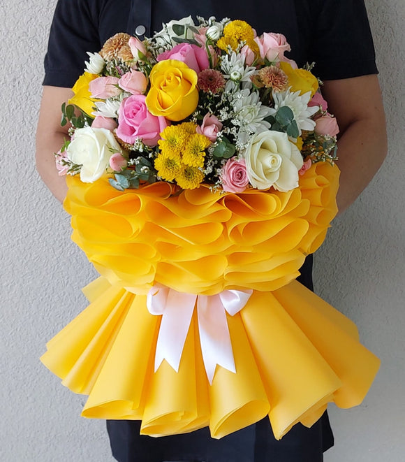 Assorted yellow flowers bouquet NEW