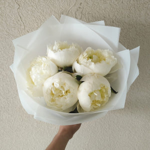 5 white peonies Bouquet