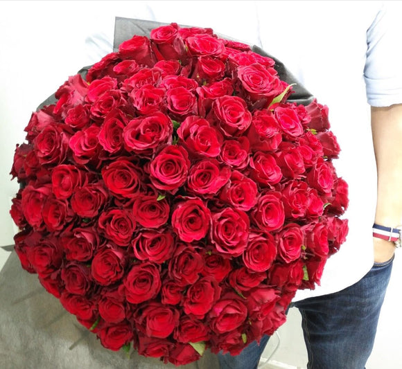 Send 100 Roses in Dubai