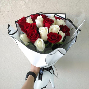 20 roses Bouquet - Red and white