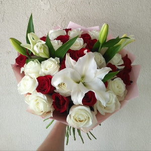 Red roses and lilies Bouquet