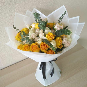 Assorted yellow and white flowers bouquet