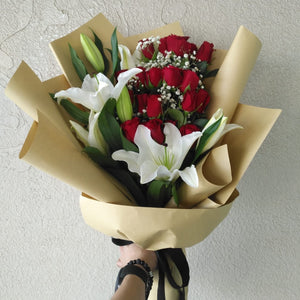 Red roses and lilies Bouquet
